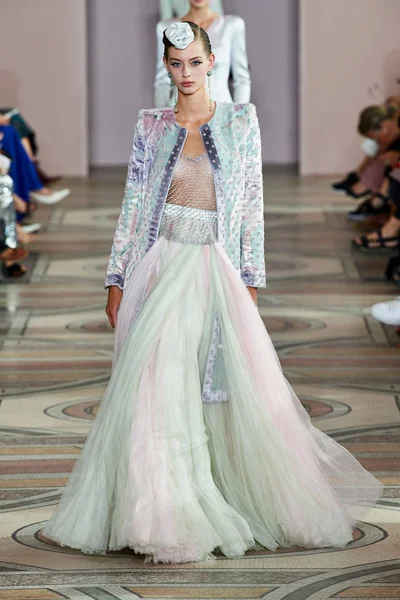 Look 27